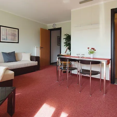 Apt, 1 Apartment