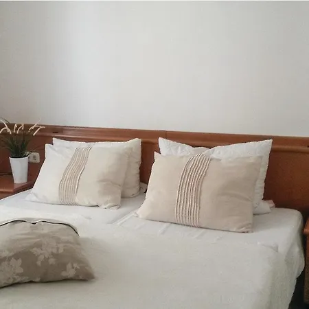 Apt, 1 Apartment *