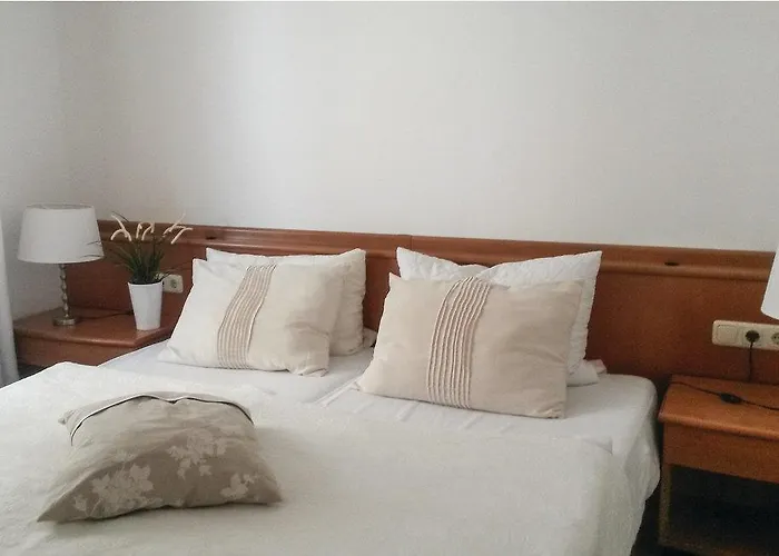 1 Apartment *